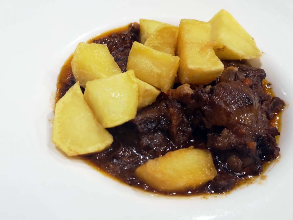 oxtail What to eat in Cordoba? The most typical dishes of Cordovan gastronomy