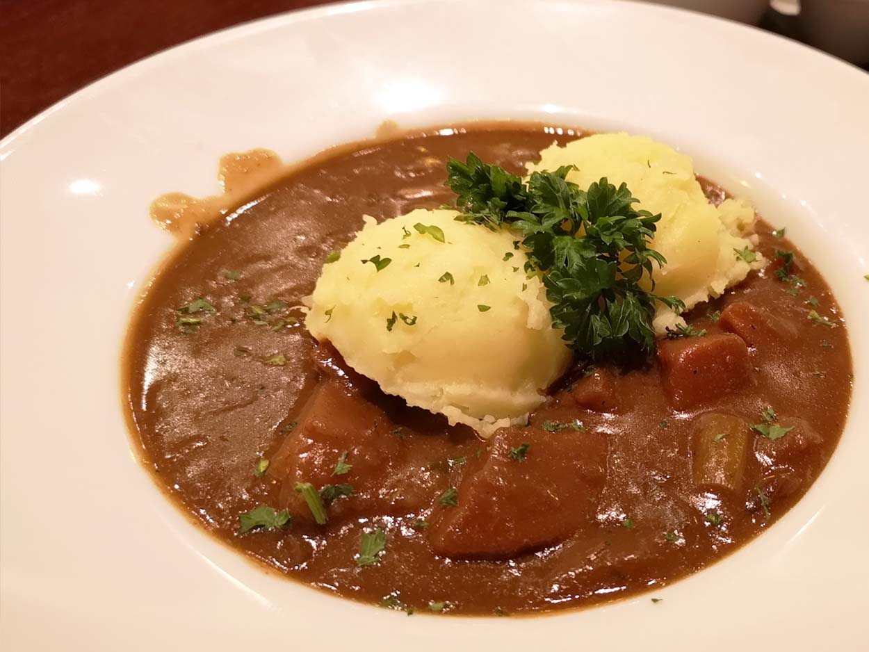 Where to try the traditional Irish lamb stew with Guinness in Dublin?