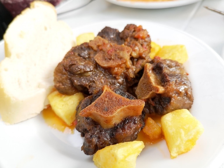 What to eat in Seville? These are the dishes you can’t miss, oxtail