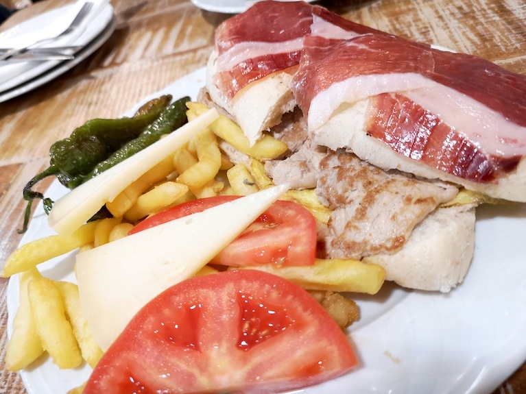 What to eat in Seville? These are the dishes you can’t miss, serranito