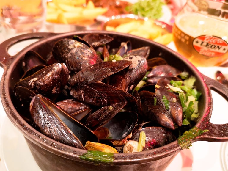 what to eat in Belgium, mussels
