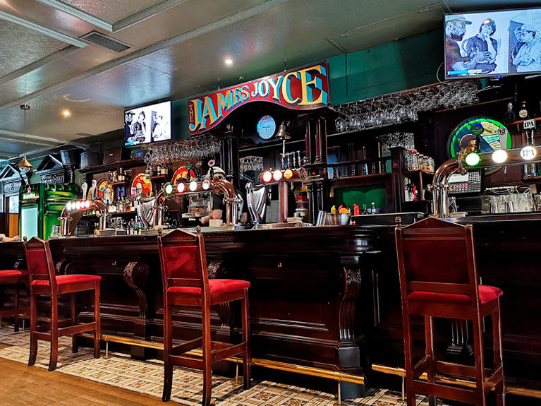 Where to try the Sunday roast in Madrid? In James Joyce pub!, interior
