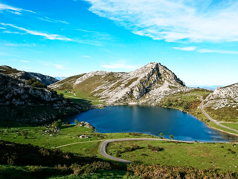Stunning places to see in Asturias, lakes of covadonga