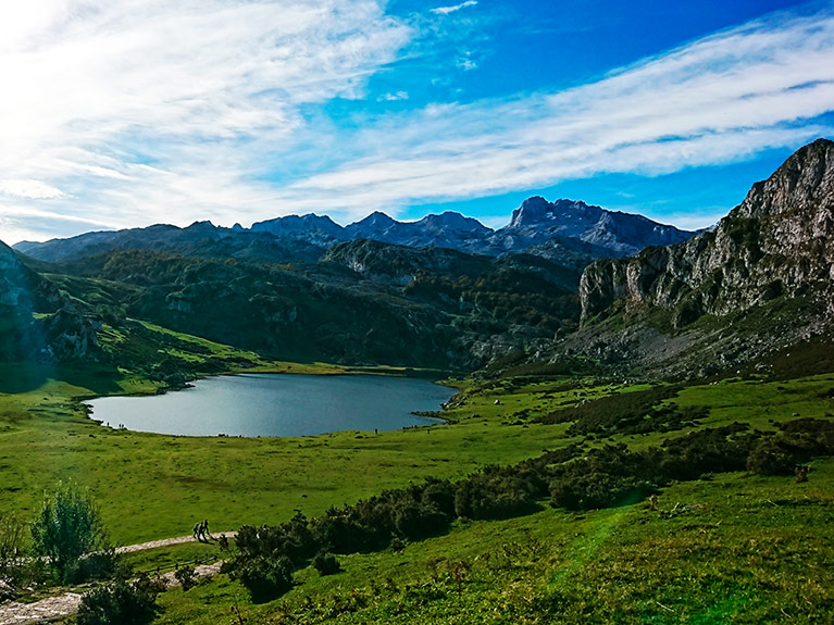 Stunning places to see in Asturias, lakes of covadonga