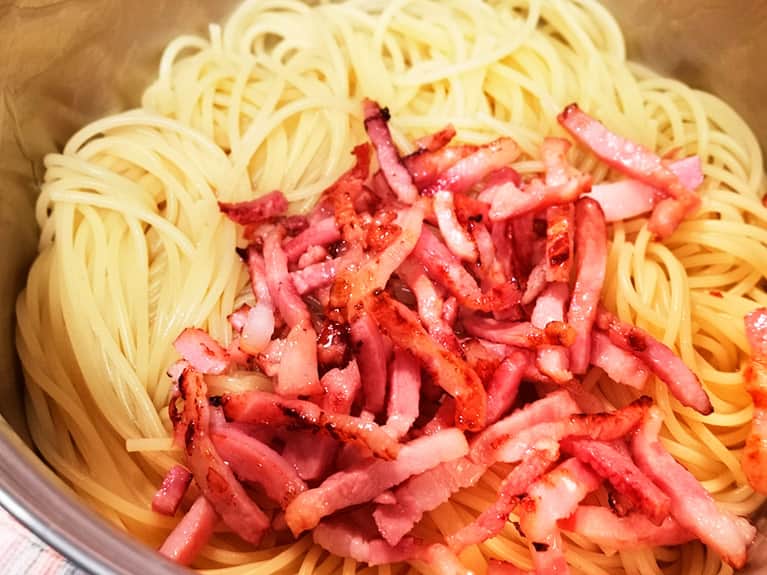 Espaguetis a la carbonara. ¡La mejor receta de pasta!, paso 5