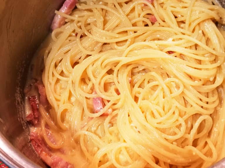 Espaguetis a la carbonara. ¡La mejor receta de pasta!, paso 6