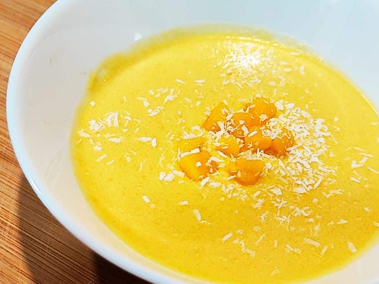 Mango cream is a healthy and delicious dessert!