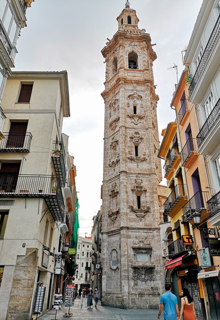 ¿Qué más puedes hacer en Valencia? Contar los escalones de la torre de santa catalina