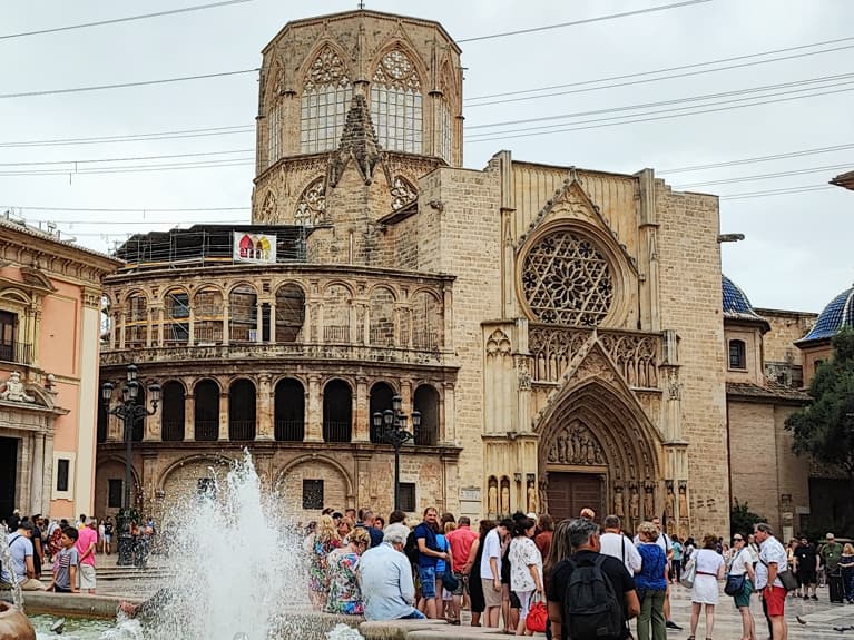 Enter the Cathedral of Santa Maria and go up the Miguelete. Indispensable things to do in Valencia