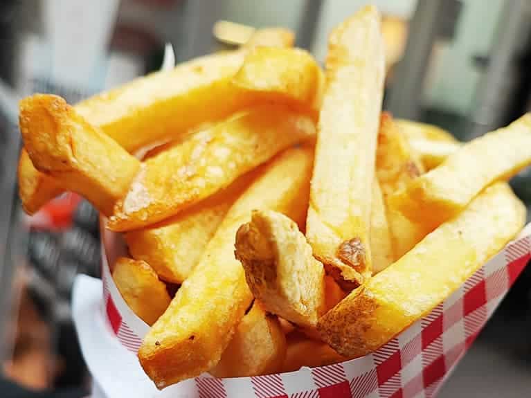 If you are hungry and do not know what to eat in Amsterdam, Dutch fries is a typical Dutch food