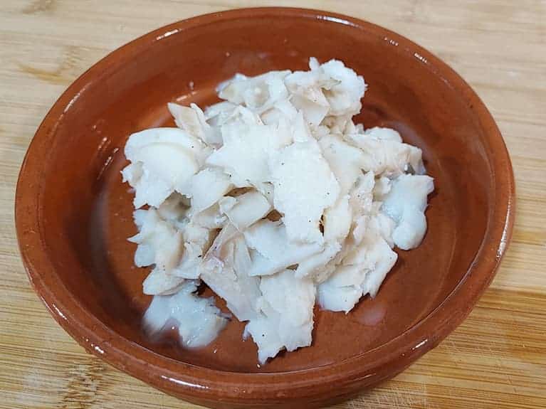 Paso 8 de la receta bacalao ze do pipo, bacalao gratinado con mayonesa