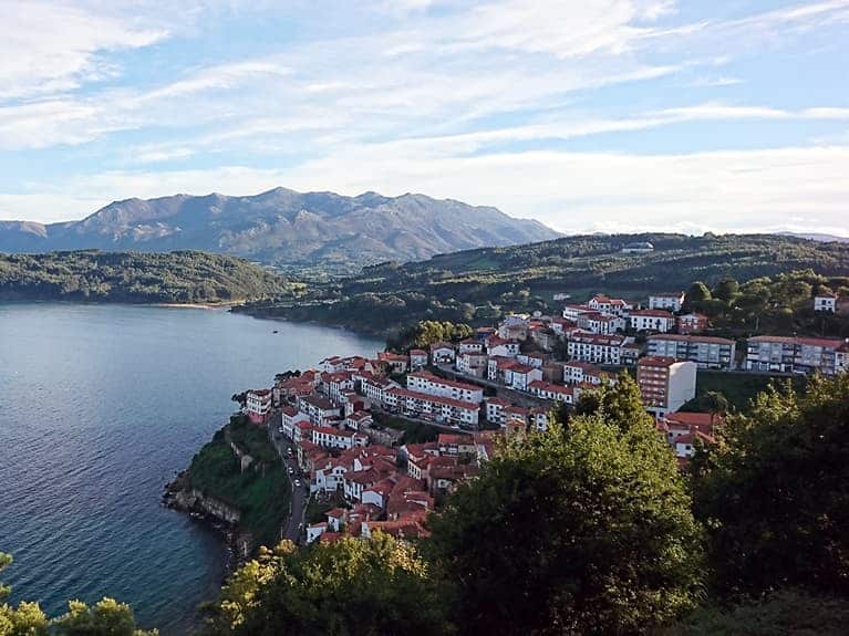 Take photos from the Lastres viewpoint, one of the most spectacular to see in Asturias