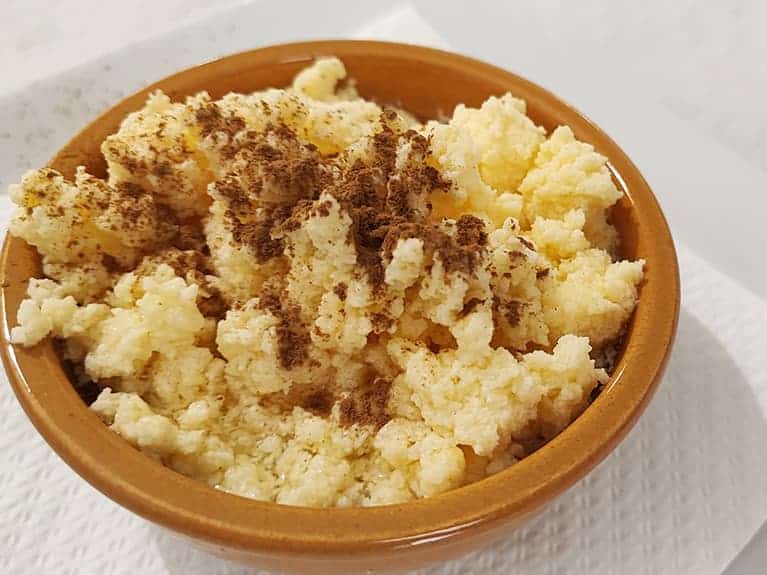 Colostrum with sugar and cinnamon: the star dessert of the best restaurant in Bailén